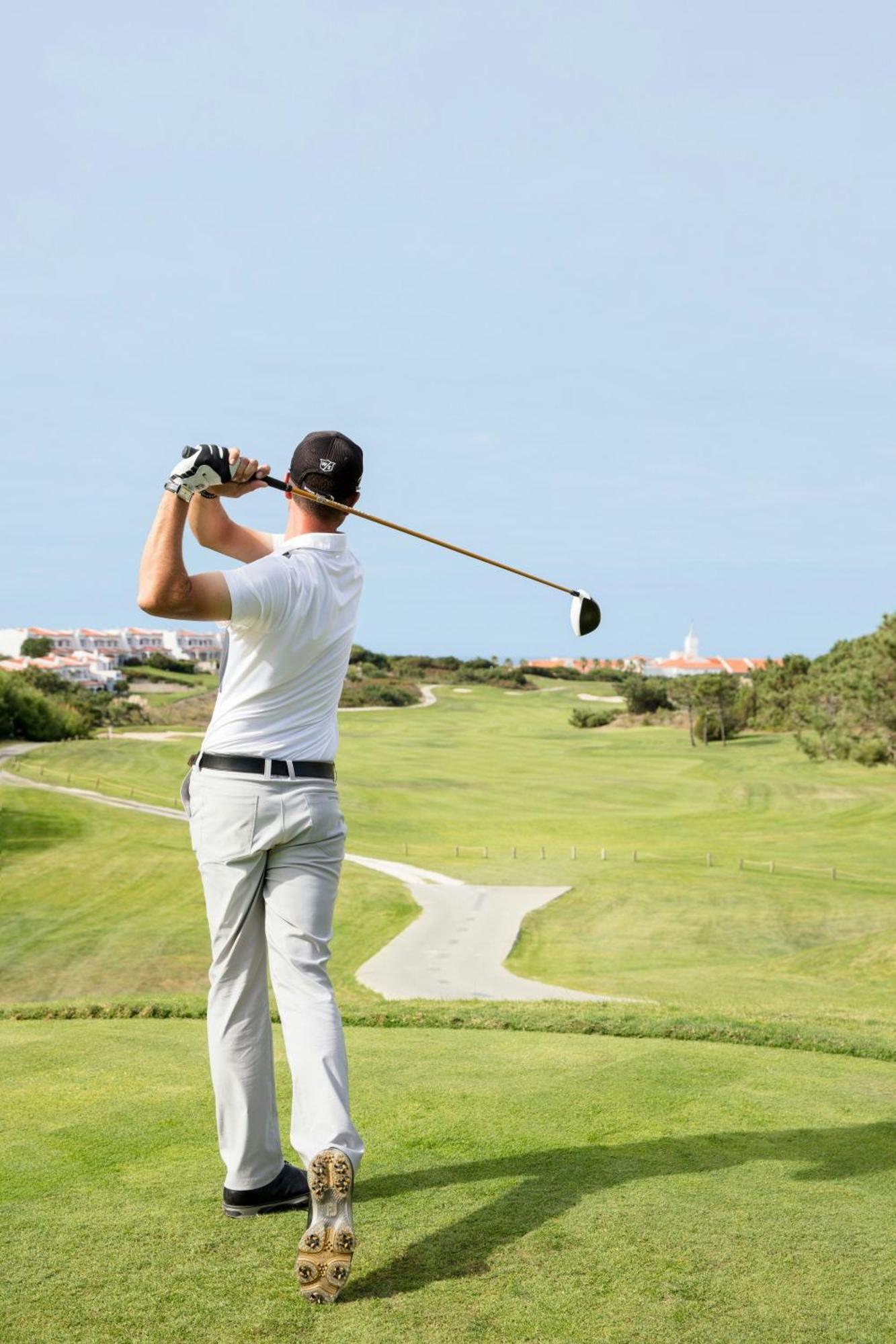 Praia D'El Rey Marriott Golf & Beach Resort Praia del Rei Exterior photo Golf player